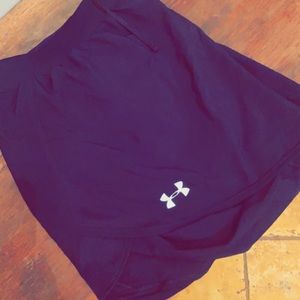 Under armour woman’s heat gear shorts , with liner. Made to keep you cool.